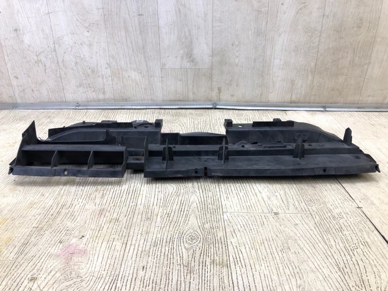 Дефлектор радиатора JEEP CHEROKEE 14- 2.4 ED8 Дефлектор радиатора JEEP CHEROKEE 14- 2.4 ED8