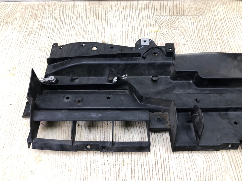 Дефлектор радиатора CHEROKEE 14- 2016 2.4 ED8 Дефлектор радиатора CHEROKEE 14- 2016 2.4 ED8