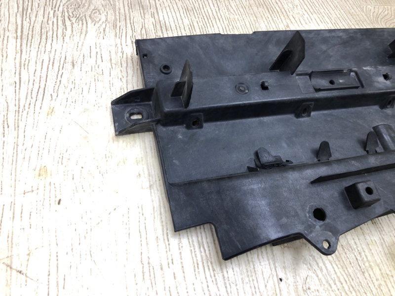 Дефлектор радиатора CHEROKEE 14- 2016 2.4 ED8 Дефлектор радиатора CHEROKEE 14- 2016 2.4 ED8