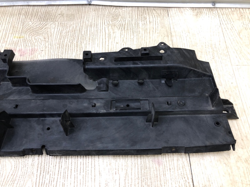 Дефлектор радиатора CHEROKEE 14- 2016 2.4 ED8 Дефлектор радиатора CHEROKEE 14- 2016 2.4 ED8