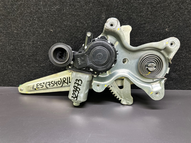 Стеклоподъемник задний правый LEXUS ES300 ES330 01-06 2005 XV30 3.3 3MZFE 69803-33040 Б/У