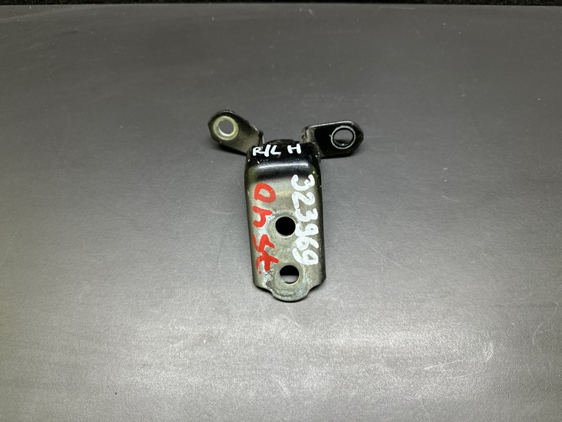 Петля двери нижняя задняя левая LEXUS ES300 ES330 01-06 2005 XV30 3.3 3MZFE 68780-33040 Б/У