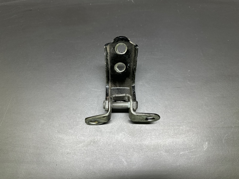 Петля двери нижняя задняя левая LEXUS ES300 ES330 01-06 XV30 3.3 3MZFE