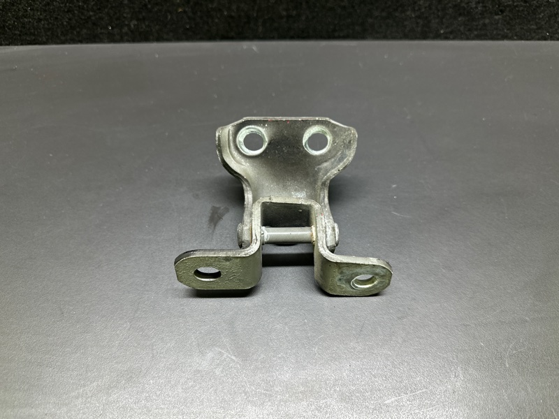 Петля двери нижняя передняя правая ES300 ES330 01-06 2005 XV30 3.3 3MZFE