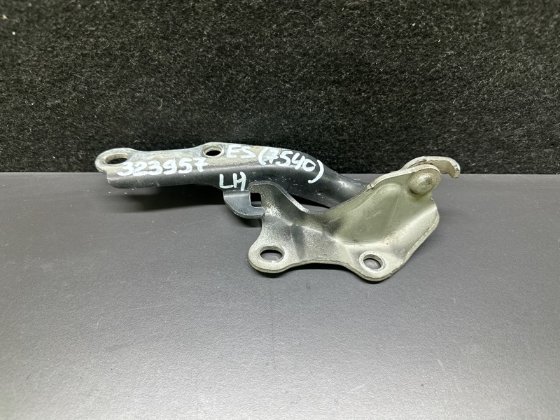 Петля капота левая LEXUS ES300 ES330 01-06 2005 XV30 3.3 3MZFE 53420-33150 Б/У