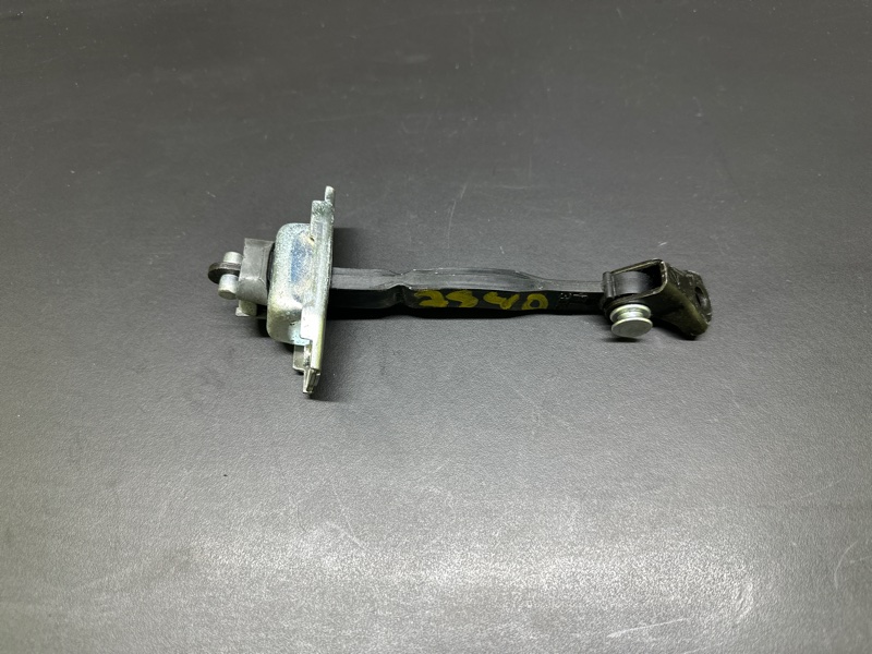 Ограничитель двери передний правый ES300 ES330 01-06 2005 XV30 3.3 3MZFE Ограничитель двери передний правый ES300 ES330 01-06 2005 XV30 3.3 3MZFE