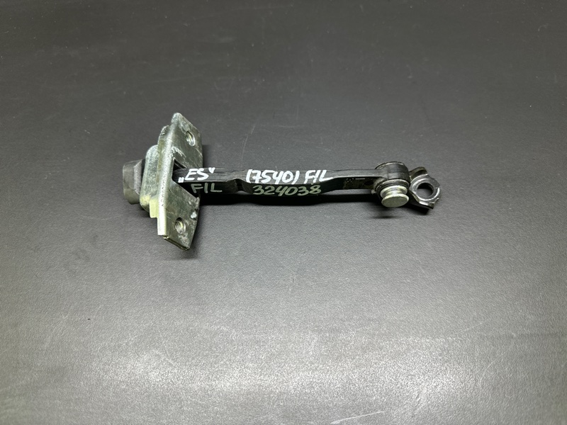 Запчасть ограничитель двери передний левый LEXUS ES300 ES330 01-06 2005 XV30 3.3 3MZFE 68620-33060 Б/У Ограничитель двери передний левый LEXUS ES300 ES330 01-06 2005 XV30 3.3 3MZFE 68620-33060 Б/У