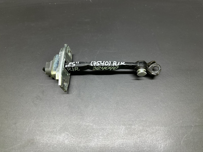 Ограничитель двери задний правый LEXUS ES300 ES330 01-06 2005 XV30 3.3 3MZFE 68630-33060 Б/У