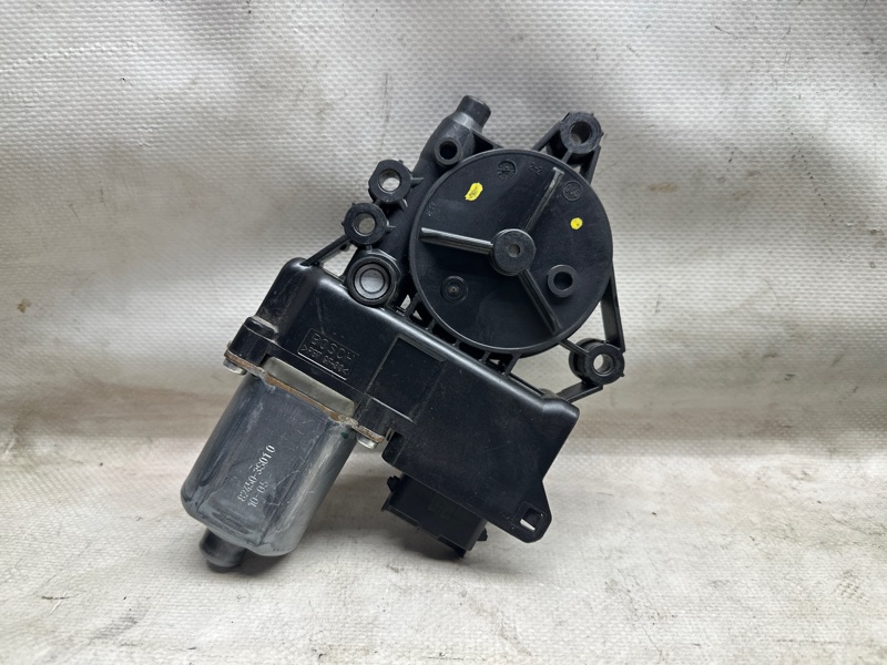 Моторчик стеклоподъемника передний левый HYUNDAI SONATA YF 10-14 82450-3Q011 Б/У