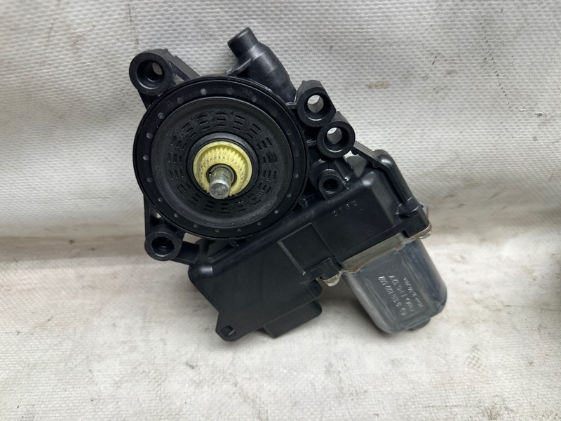 Моторчик стеклоподъемника передний левый SONATA YF 10-14