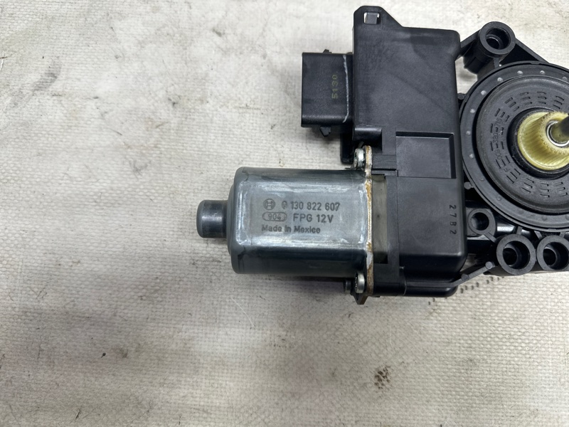 Моторчик стеклоподъемника передний левый HYUNDAI SONATA YF 10-14