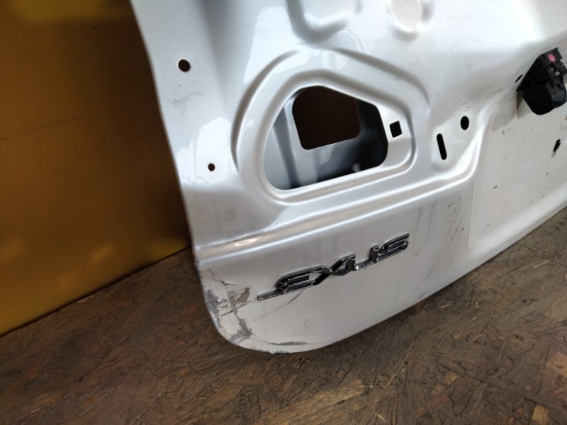 Крышка багажника CT200 17-