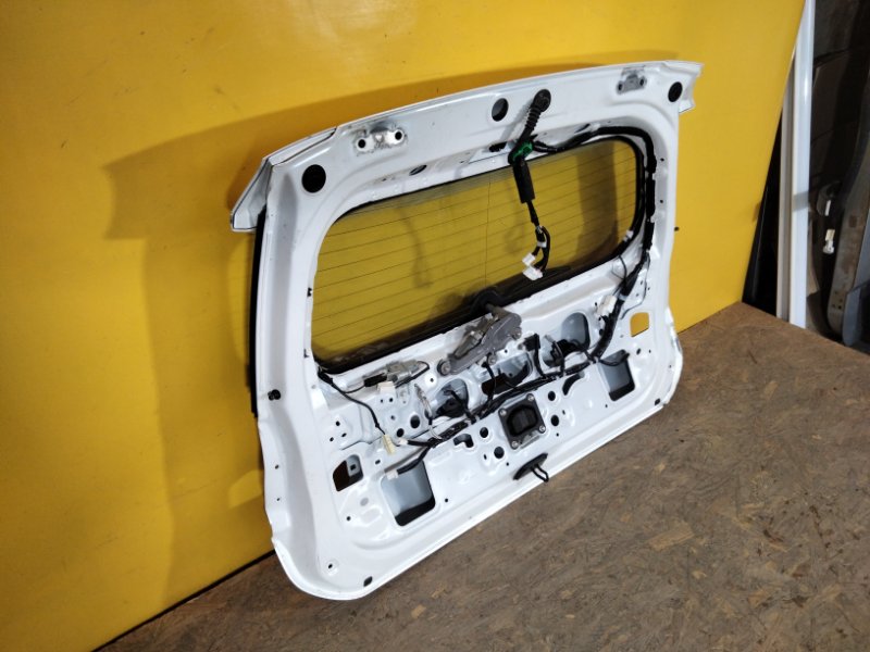 Крышка багажника CT200 17-