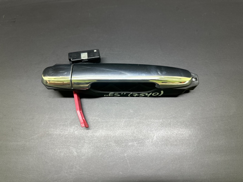 Запчасть ручка двери наружная задняя правая LEXUS ES300 ES330 01-06 2005 XV30 3.3 3MZFE 69210-33070 Б/У Ручка двери наружная задняя правая LEXUS ES300 ES330 01-06 2005 XV30 3.3 3MZFE 69210-33070 Б/У