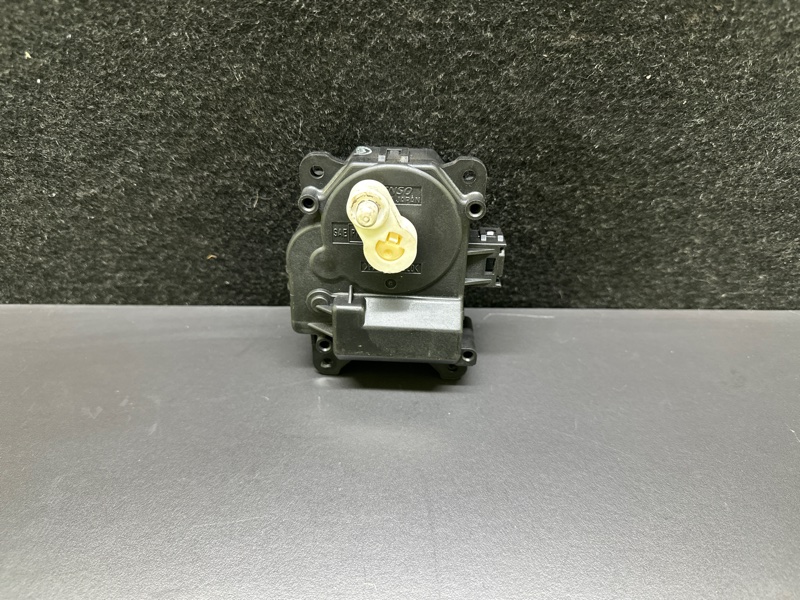 Запчасть моторчик заслонки печки LEXUS ES300 ES330 01-06 2005 XV30 3.3 3MZFE 87106-33240 Б/У Моторчик заслонки печки LEXUS ES300 ES330 01-06 2005 XV30 3.3 3MZFE 87106-33240 Б/У