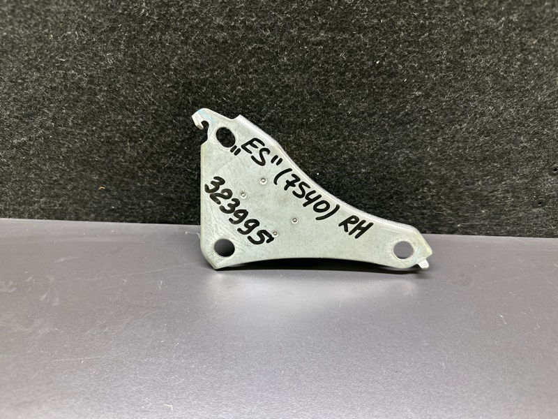 Датчик удара правый ES300 ES330 01-06 2005 XV30 3.3 3MZFE Датчик удара правый ES300 ES330 01-06 2005 XV30 3.3 3MZFE