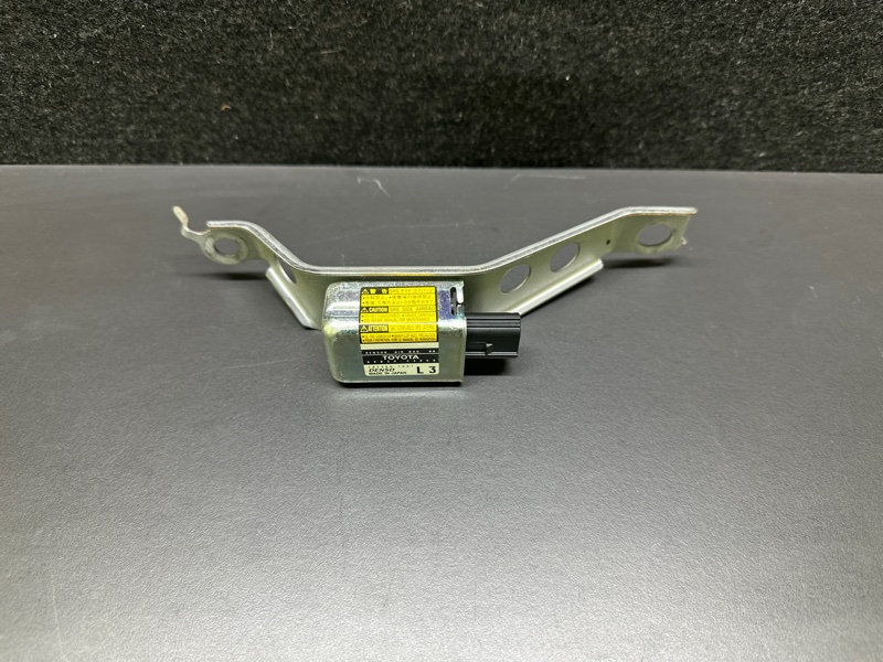 Запчасть датчик удара задний левый LEXUS ES300 ES330 01-06 2005 XV30 3.3 3MZFE 89834-33050 Б/У Датчик удара задний левый LEXUS ES300 ES330 01-06 2005 XV30 3.3 3MZFE 89834-33050 Б/У