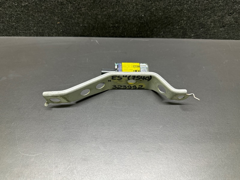 Датчик удара задний левый ES300 ES330 01-06 2005 XV30 3.3 3MZFE Датчик удара задний левый ES300 ES330 01-06 2005 XV30 3.3 3MZFE