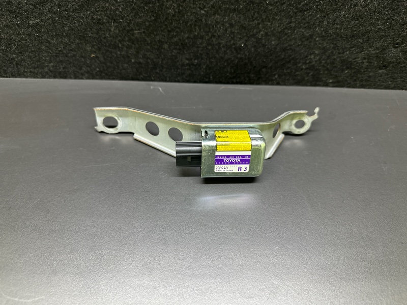 Запчасть датчик удара задний правый LEXUS ES300 ES330 01-06 2005 XV30 3.3 3MZFE 89833-33050 Б/У Датчик удара задний правый LEXUS ES300 ES330 01-06 2005 XV30 3.3 3MZFE 89833-33050 Б/У