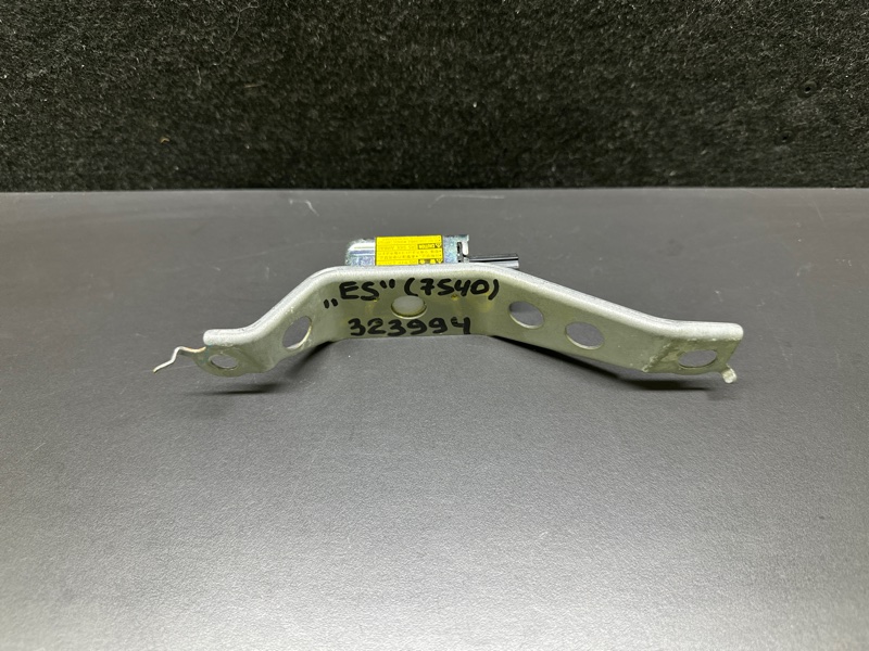 Датчик удара задний правый ES300 ES330 01-06 2005 XV30 3.3 3MZFE Датчик удара задний правый ES300 ES330 01-06 2005 XV30 3.3 3MZFE