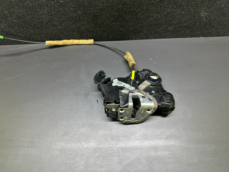 Запчасть замок двери передний правый LEXUS ES300 ES330 01-06 2005 XV30 3.3 3MZFE 69030-33261 Б/У Замок двери передний правый LEXUS ES300 ES330 01-06 2005 XV30 3.3 3MZFE 69030-33261 Б/У