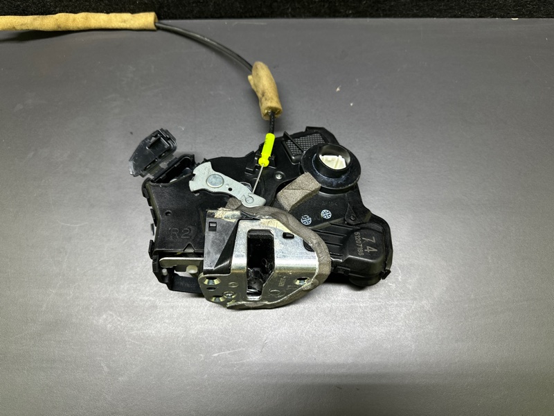 Замок двери передний правый ES300 ES330 01-06 2005 XV30 3.3 3MZFE Замок двери передний правый ES300 ES330 01-06 2005 XV30 3.3 3MZFE