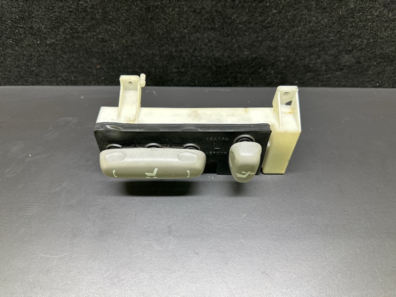 Кнопка регулировки сиденья передняя левая ES300 ES330 01-06 2005 XV30 3.3 3MZFE