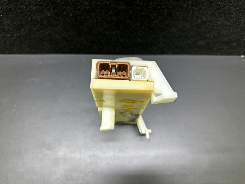 Кнопка регулировки сиденья передняя левая ES300 ES330 01-06 2005 XV30 3.3 3MZFE