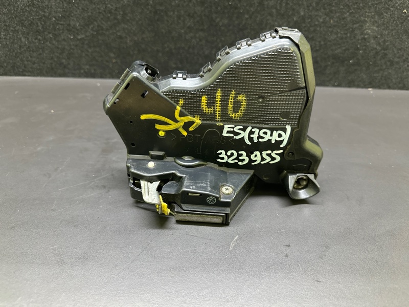 Замок двери передний левый LEXUS ES300 ES330 01-06 XV30 3.3 3MZFE Замок двери передний левый LEXUS ES300 ES330 01-06 XV30 3.3 3MZFE