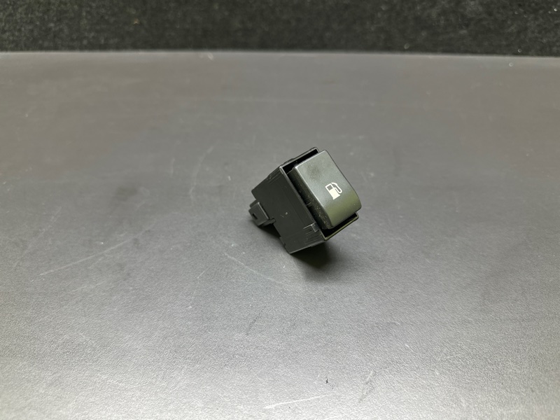 Кнопка открывания бензобака LEXUS RX350/450 09-15 GGL10L 2GR-FXE 3.5L Кнопка открывания бензобака LEXUS RX350/450 09-15 GGL10L 2GR-FXE 3.5L