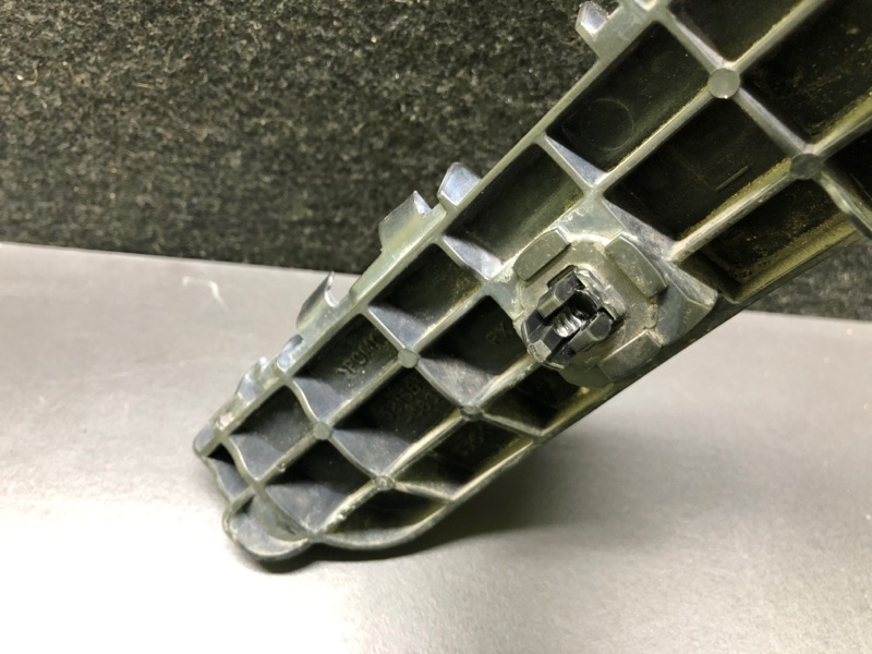 Кронштейн заднего бампера левый RX350/450 09-15 2009 GGL10L 2GR-FXE 3.5L Кронштейн заднего бампера левый RX350/450 09-15 2009 GGL10L 2GR-FXE 3.5L
