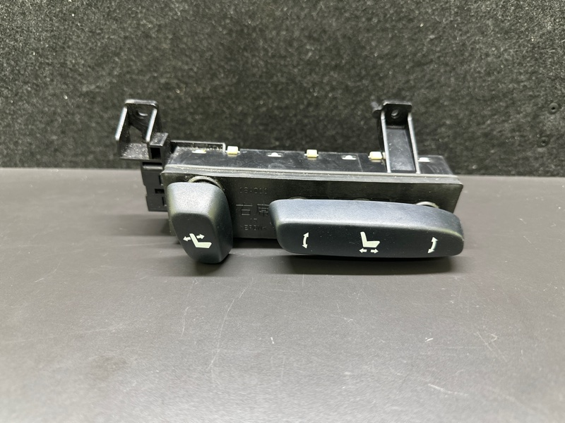 Кнопка регулировки сиденья передняя правая LEXUS RX350/450 09-15 2009 GGL10L 2GR-FXE 3.5L 84922-58010 Б/У