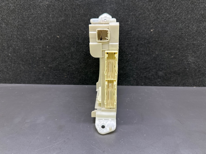 Блок предохранителей салон LEXUS RX350/450 09-15 GGL10L 2GR-FXE 3.5L Блок предохранителей салон LEXUS RX350/450 09-15 GGL10L 2GR-FXE 3.5L