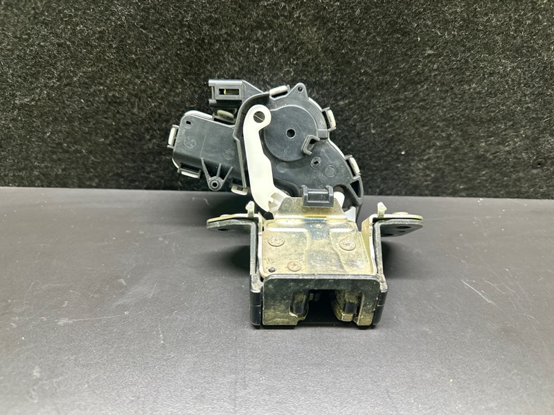 Замок крышки багажника 6 GJ 12-