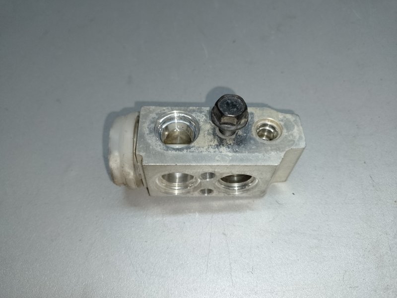 Клапан кондиционера HYUNDAI ELANTRA AD 16- 2017 AD 2.0 G4NH 97626-A7000 Б/У