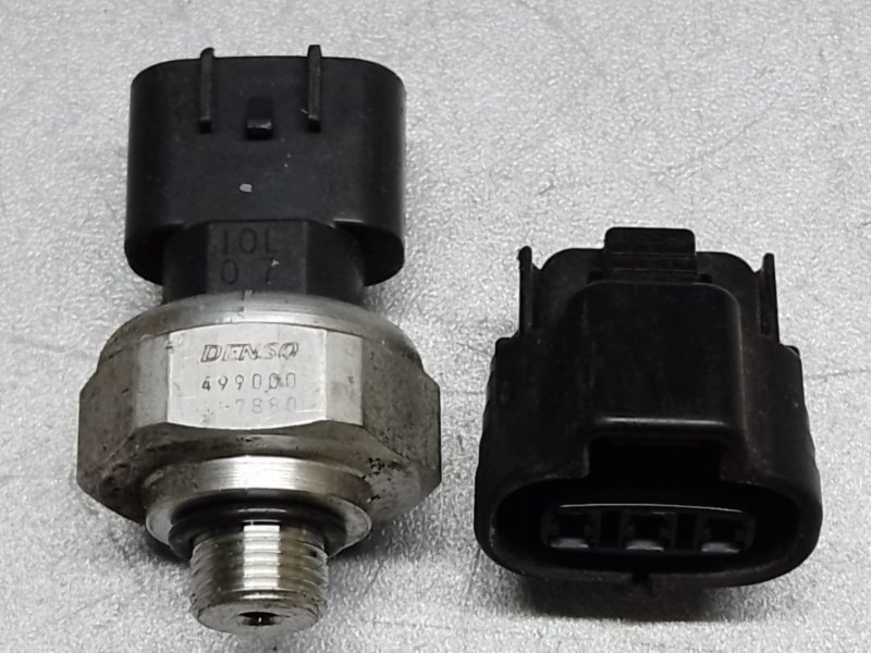 Датчик давления кондиционера TOYOTA CAMRY 55 14-17 88719-33020 Б/У