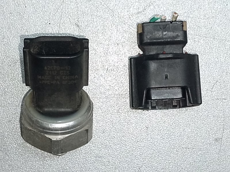 Датчик давления кондиционера HYUNDAI SONATA YF 10-14 97721-3K000 Б/У