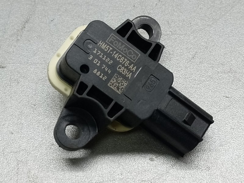 Запчасть датчик удара FORD FOCUS 10-18 2018 2.0 C20HDEX HM5Z-14B345-A Б/У Датчик удара FORD FOCUS 10-18 2018 2.0 C20HDEX HM5Z-14B345-A Б/У