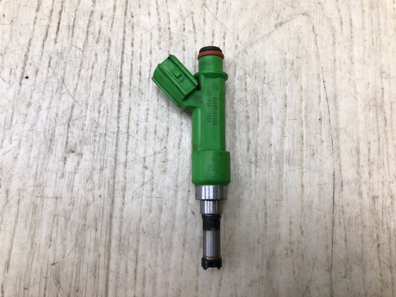 Форсунка топливная RAV4 13-19 2016 2.5 2ARFE