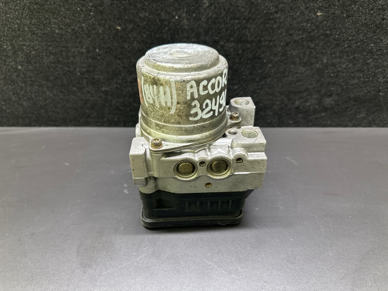 Блок ABS HONDA ACCORD COUPE 03-07 J30A4