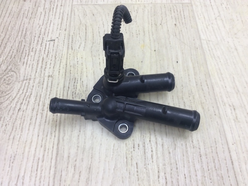 Тройник системы охлаждения TOYOTA CAMRY 70 17- 16305-25030 Б/У