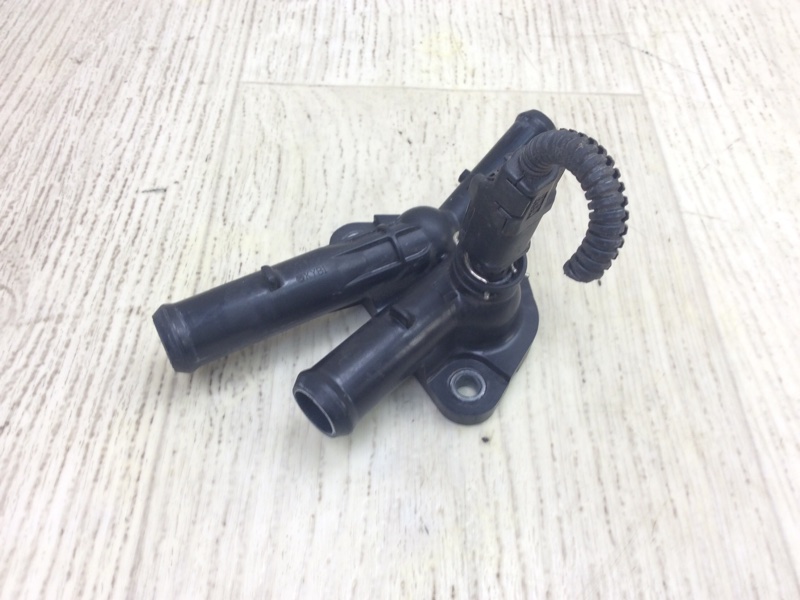 Тройник системы охлаждения CAMRY 70 17-