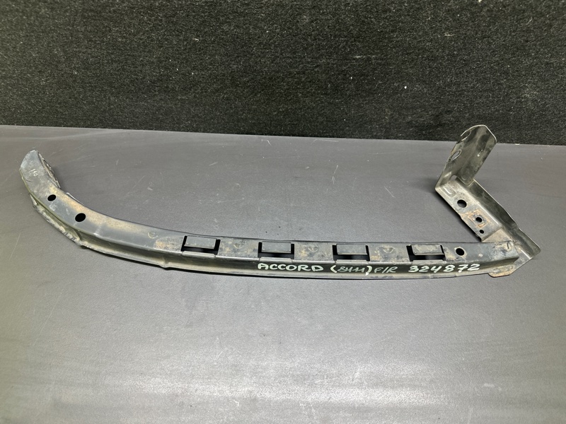 Кронштейн переднего бампера (под фарой) передний правый ACCORD COUPE 03-07 2003 J30A4