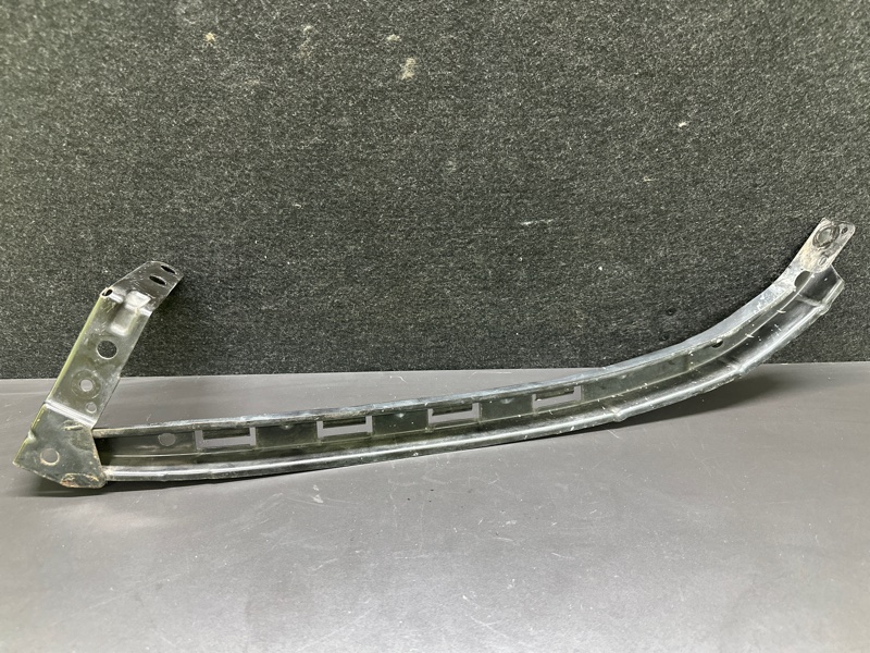 Кронштейн переднего бампера (под фарой) передний правый HONDA ACCORD COUPE 03-07 J30A4