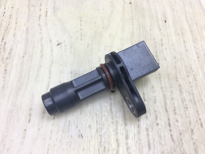 Запчасть датчик положения коленвала TOYOTA CAMRY 70 17- 90919-05095 Б/У Датчик положения коленвала TOYOTA CAMRY 70 17- 90919-05095 Б/У