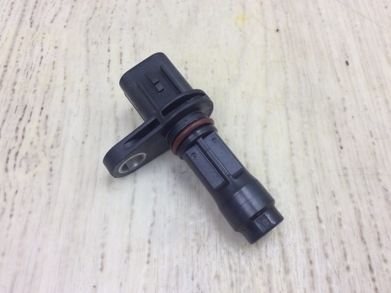 Датчик положения коленвала CAMRY 70 17- Датчик положения коленвала CAMRY 70 17-