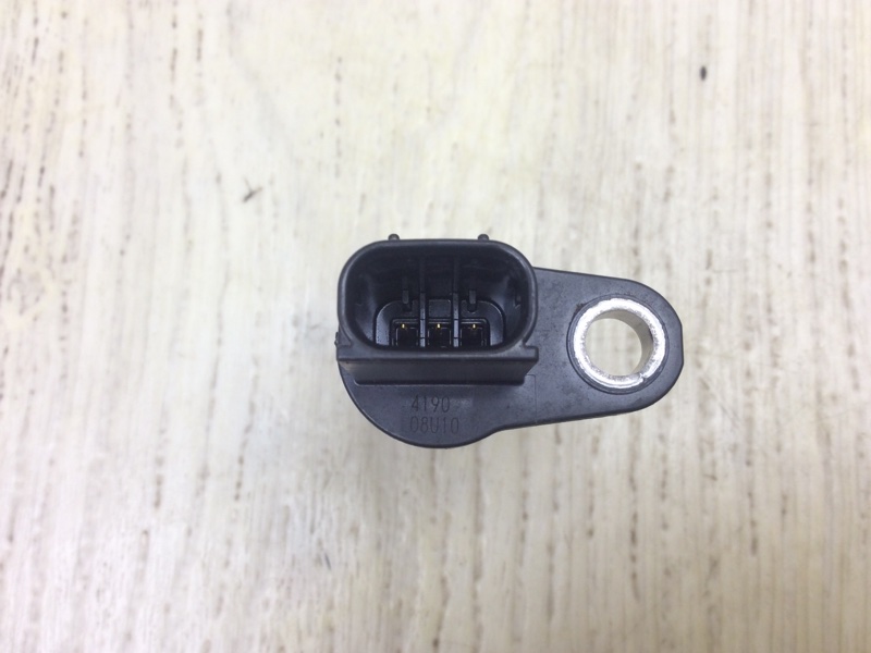 Датчик положения коленвала TOYOTA CAMRY 70 17- Датчик положения коленвала TOYOTA CAMRY 70 17-