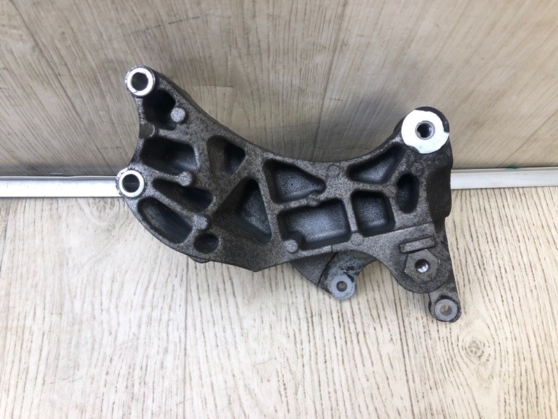 Кронштейн насоса ГУР LANCER X 10 07-15 2010 2.0 4B11