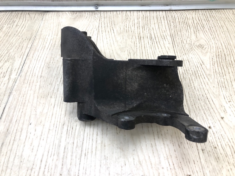 Кронштейн насоса ГУР MITSUBISHI LANCER X 10 07-15 2.0 4B11