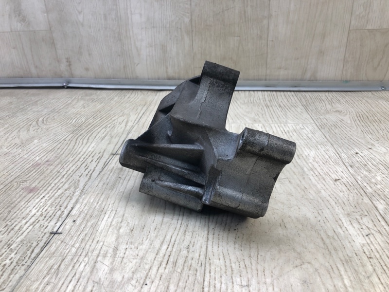 Кронштейн насоса ГУР LANCER X 10 07-15 2010 2.0 4B11